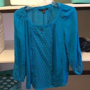 Cute nicer blue top